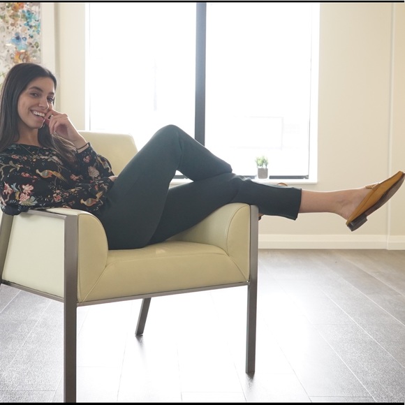 Meet your Posher, Amira - Picture 4 of 4